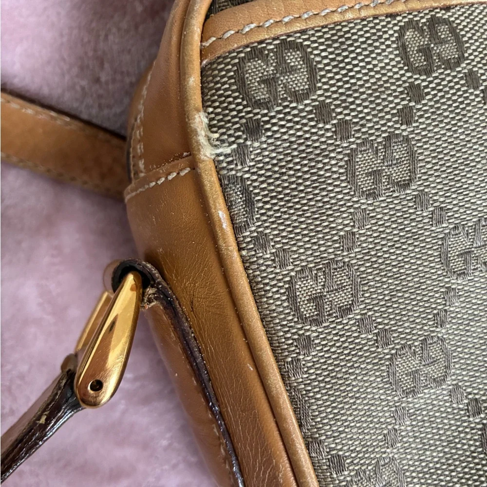 Authentic Gucci Tan and Brown Vintage Crossbody Bag - Rare - Picture 7 of 16
